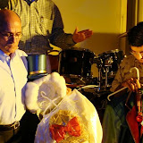 Pr.Arlindo e seu filho Diego consagram seus talento no altar.JPG