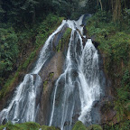 Cascada junto a las termas Cascada junto a las termas