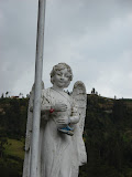 Un angel con zapatillas deportivas