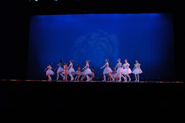 [2009_0603_TDC-dancerecital2009-295_filtered[2].jpg]