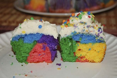 [2009_0813_RainbowCupcakes-54[3].jpg]