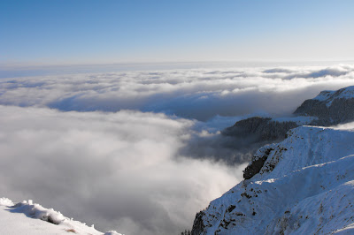Bucegi%20 %20Prima%20zapada%20 %20 11 apus de soare, Cabana Miorita, ceata, Cota 2000, iarna, mare de nori, Muntii Bucegi, prima ninsoare, Sinaia, toamna, Valea Dorului, Varful cu Dor Bucegi. Miorita. Prima zapada. Varful cu dor