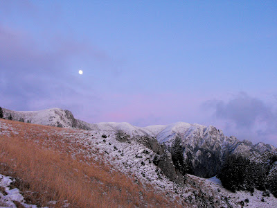 Ciucas. Prima ninsoare. Rasarit de luna