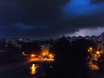 furtuna in Bucuresti. fulgere