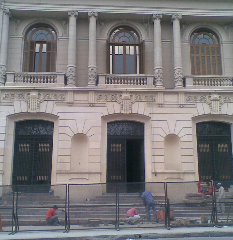 [Rejas Casa de Gobierno - 15_03_11 (3)[6].jpg]