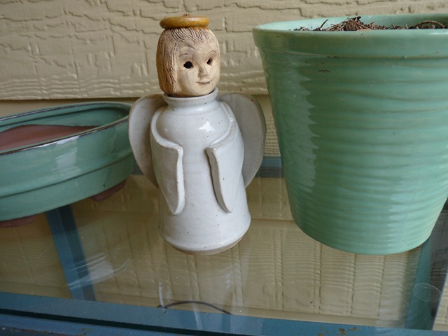 [March 2010 Angels & empty pots 032[4].jpg]