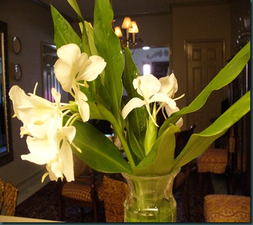 Ginger lilies tablescape 001