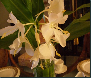 Ginger lilies tablescape 011
