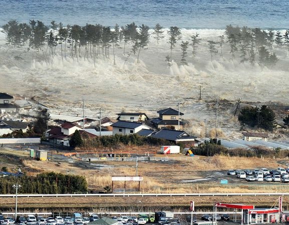[japan-tsunami1[2].jpg]