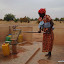 Puisage de l'eau sur un forage