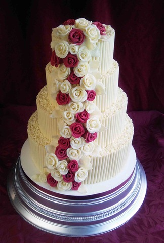 [4-tier-Chocolate-Curls-and-Red-Roses[2].jpg]