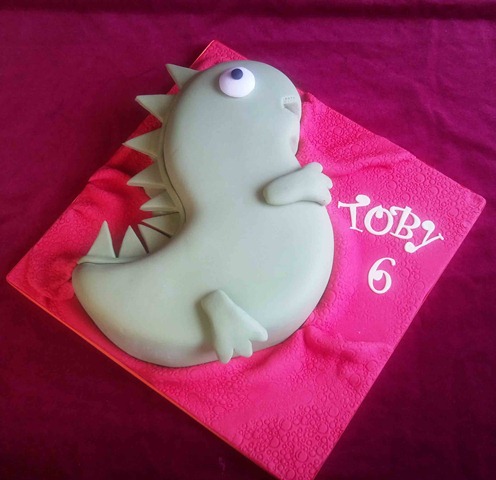 [birthday-cake-dinosaur[3].jpg]