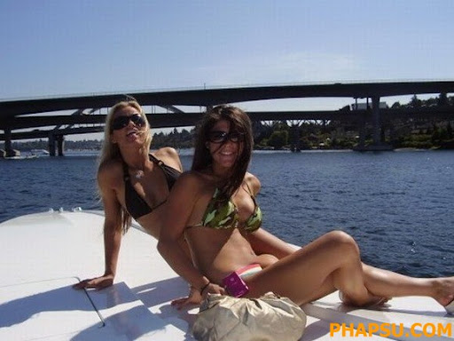 sexy_party_on_boat_28.jpg