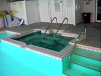 [hot-tub[5].jpg]