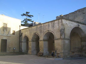 Portici situati a Melpignano.jpg