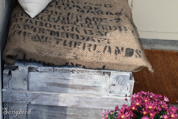 [Burlap pillow detail[3].jpg]