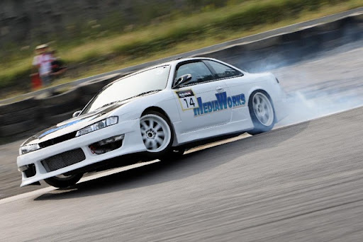 Nissan Silvia S14 in trouble
