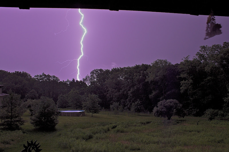 IMAGE: http://lh3.ggpht.com/_FqTNmgNQHz8/TCHoBrvD05I/AAAAAAAAKaI/hRjDsa823j0/s800/The%20most%20powerful%20bolt%2C%20it%20was%20so%20bright%20had%20to%20dial%20down%20exposure%20-2.25%20%20via%20Post%20Processing%20_MG_7261%20-%20Version%203.jpg