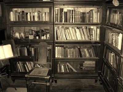 [old bookshelf[5].jpg]