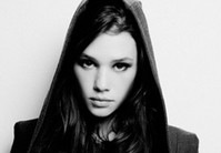 [Astrid Berges-Frisbey is kalózkodik[2].jpg]