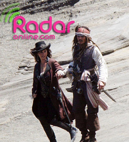 ©2010 RAMEY PHOTO 310_828_3445  EXCLUSIVE_  Maui_ Hawaii_ July 26_ 2010  Johnny Depp_ Penelope Cruz_ and Geoffrey Rush filming _Pirates of the Caribbean IV_ in Hawaii.  WW