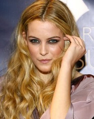 [Riley Keough a Mad Max Fury Roadban[2].jpg]
