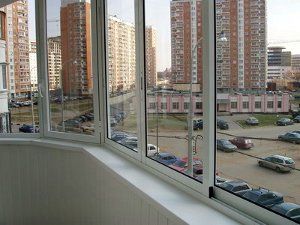 Положительные стороны остекления балконов и лоджий - в этой статье.