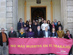 Concentración en silencio a las puertas del Ayuntamiento de Sevilla por el fallecimiento de un trabajador en Escañuela (Jaén). 22-01-2010