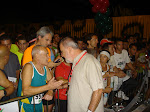 Antonio Rodrigo Torrijos dialoga con un corredor