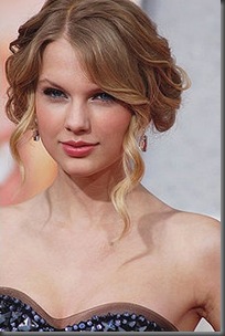 220px-TaylorSwiftApr09