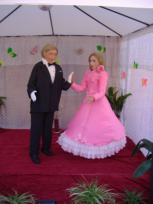 Muñecas de San Isidro 2007: Foto cedida por la Cofradía de San Isidro Labrador. 'BAILANDO VALS'. Asociación Cultural Amigos del Baile