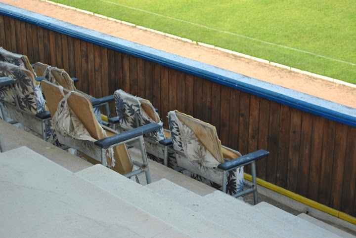 Stadionul Municipal, între glorie şi cocina de porci. jalestadion3 Stadionul Municipal, între glorie şi cocina de porci.