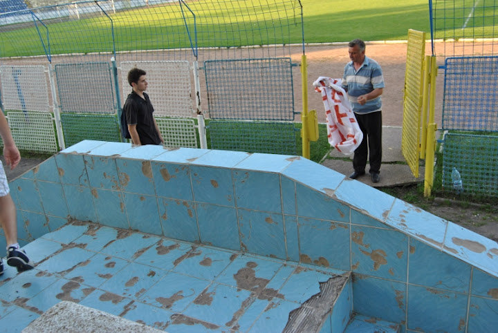 Stadionul Municipal, între glorie şi cocina de porci. jalestadion Stadionul Municipal, între glorie şi cocina de porci.