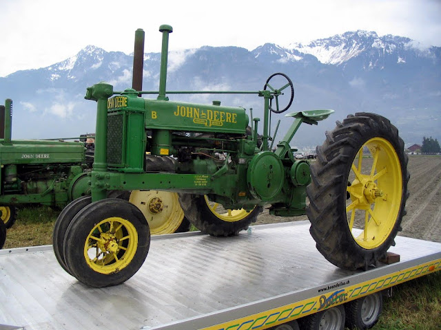 John_deere_tractor.jpg