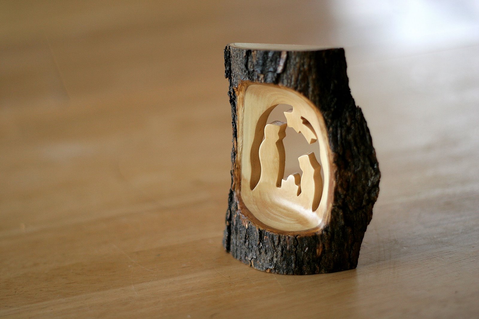 [Ken's wood nativity[2].jpg]