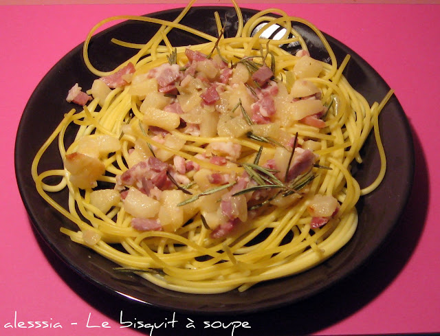 Spaghetti con pere, pancetta e rosmarino Spaghetti con pere, pancetta e rosmarino