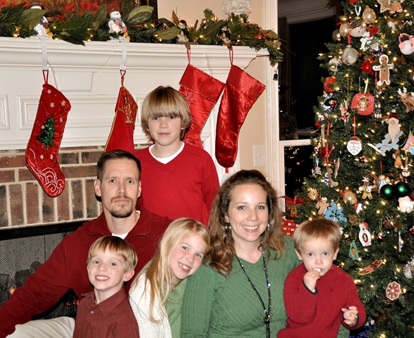 [Christmas Family 2010[5].jpg]