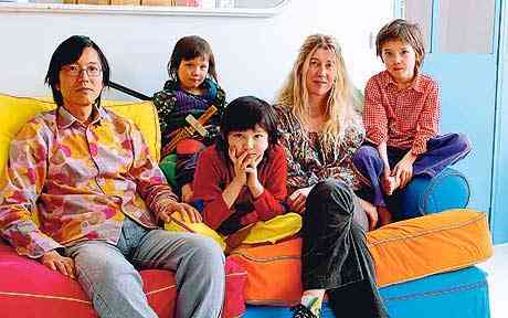 Interiors Myriam with her father and their 3 sons
