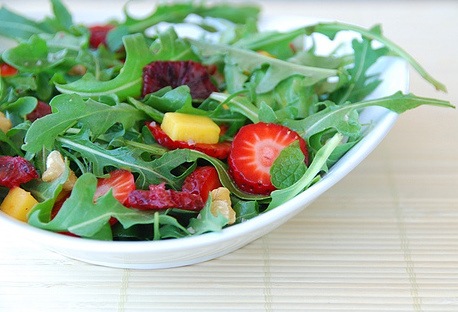 [foodblogga_strawberry_salad[6].jpg]