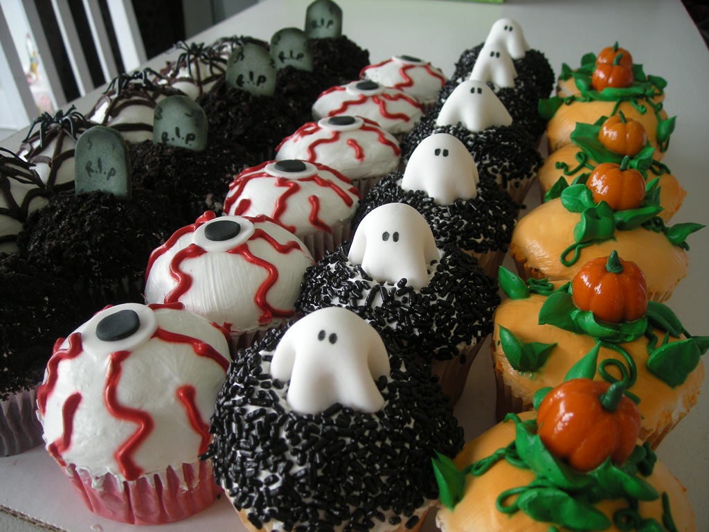 [classes_halloween_cupcakes[5].jpg]