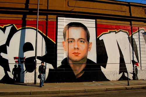 [Carlo Giuliani murales[3].jpg]