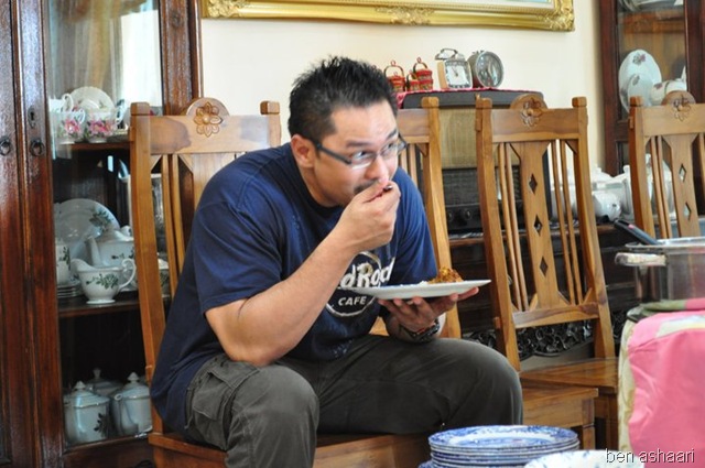 [198279_194560173911084_100000713088039_574620_3605520_n[4].jpg]