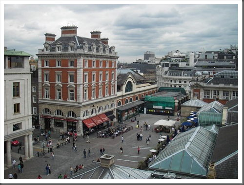 Covent Garden Piazza with the London Transport Museum (© David Hawgood)