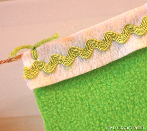 Mitten Garland Detail