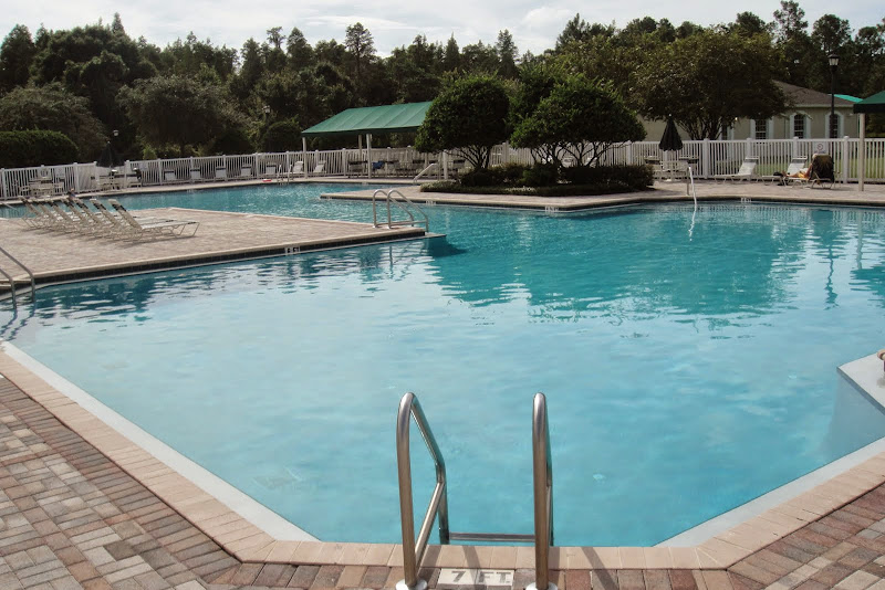 Lexington Oaks Community pool