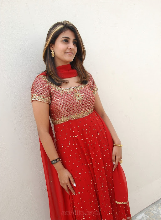 kausha rach in red dress glamour  images