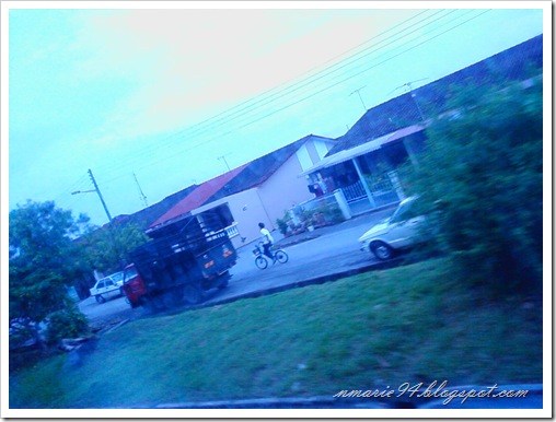 Ooh look! Houses! And a bicycle!