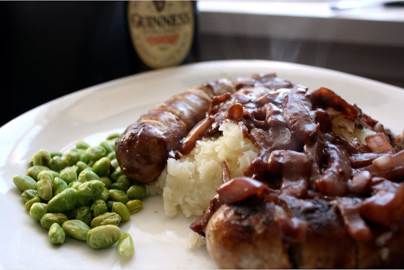 Bangers and Mash with Red Wine Gravy The Carnivore and the Vegetarian