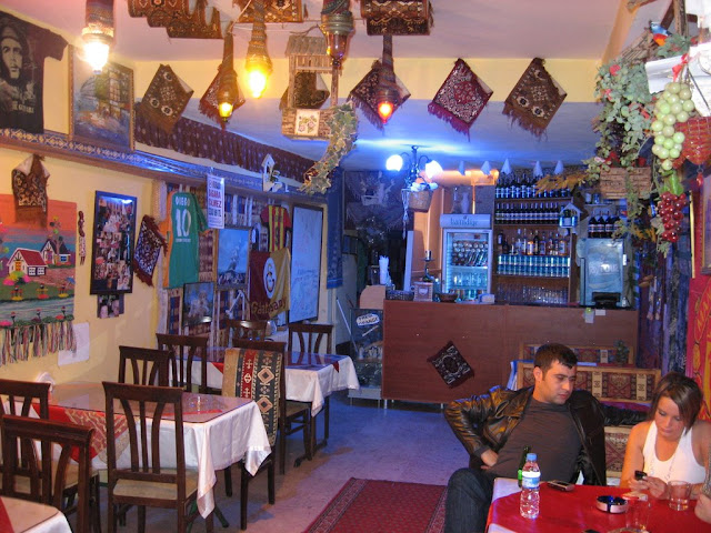 http://lh3.ggpht.com/_Hjkac1ftqjA/Ss4xTQK7REI/AAAAAAAAaHQ/PCwTJnbZoNU/s640/Awina%20Cafe%20-%20Sirkeci%20www.surgucum.com%20%283%29.JPG