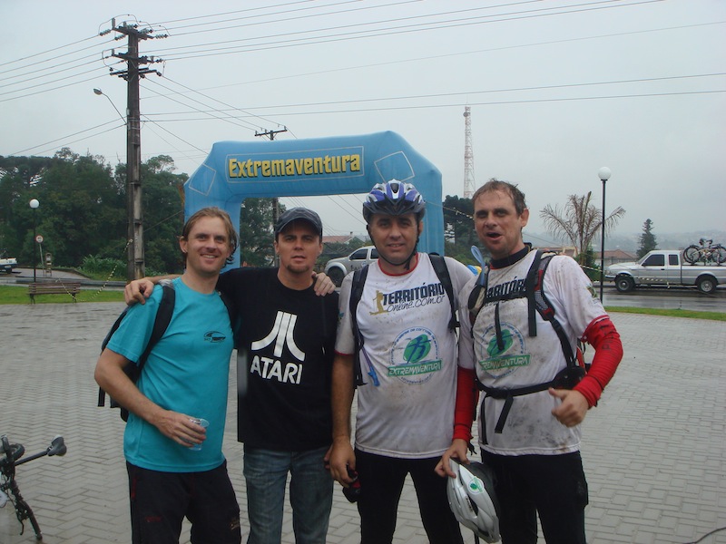Corrida de Aventura Quatro Barras 2010 - Fabio, eu, Moca e Daniel